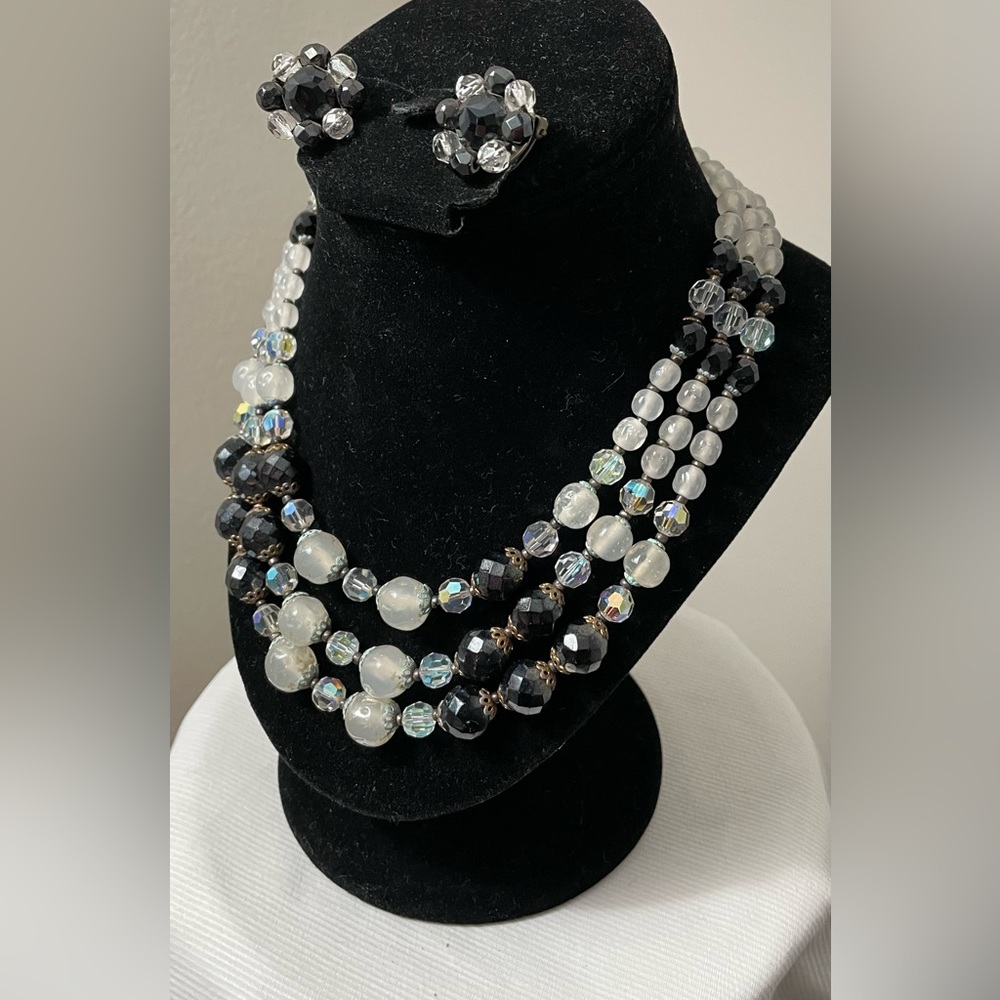 Vintage 3 tier black and white glass necklace